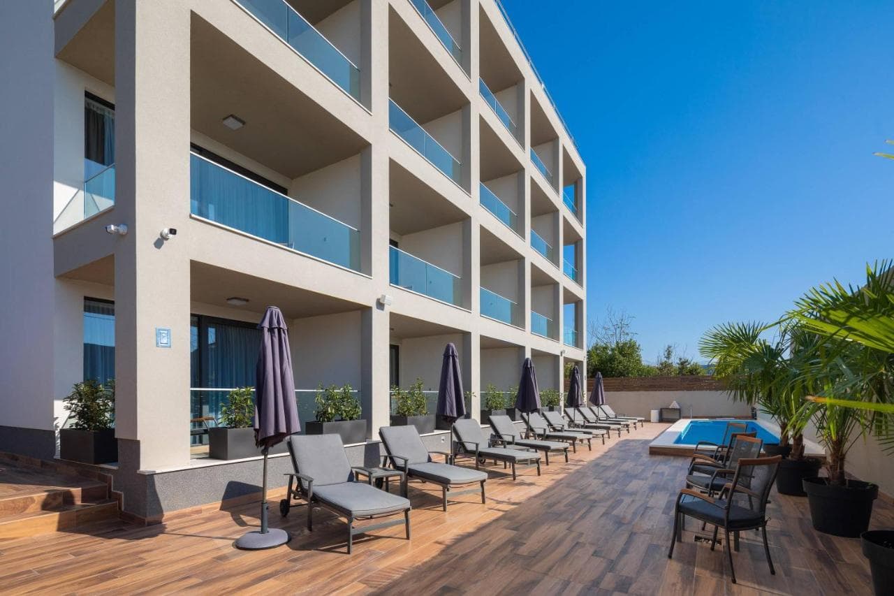 Ellure Luxury Suites view 7
