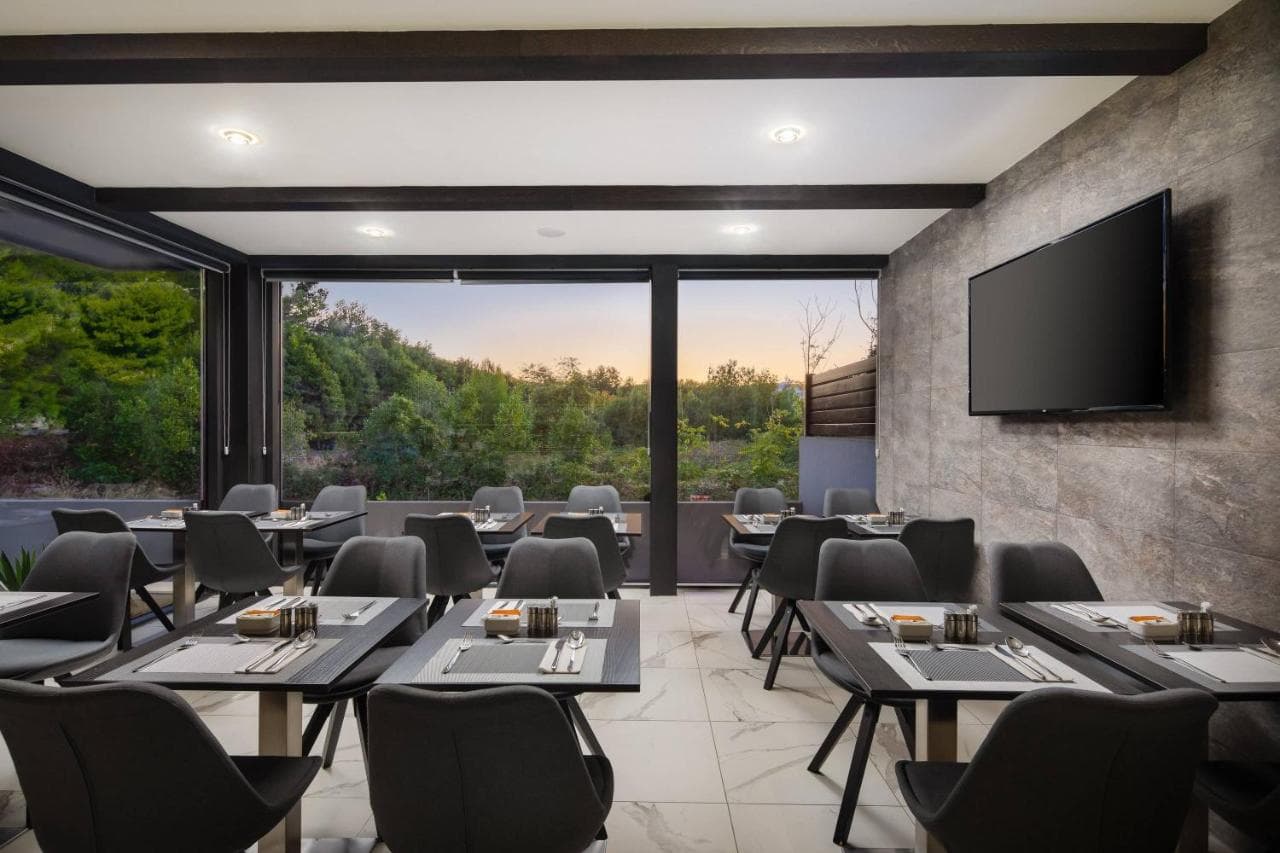 Ellure Luxury Suites view 6