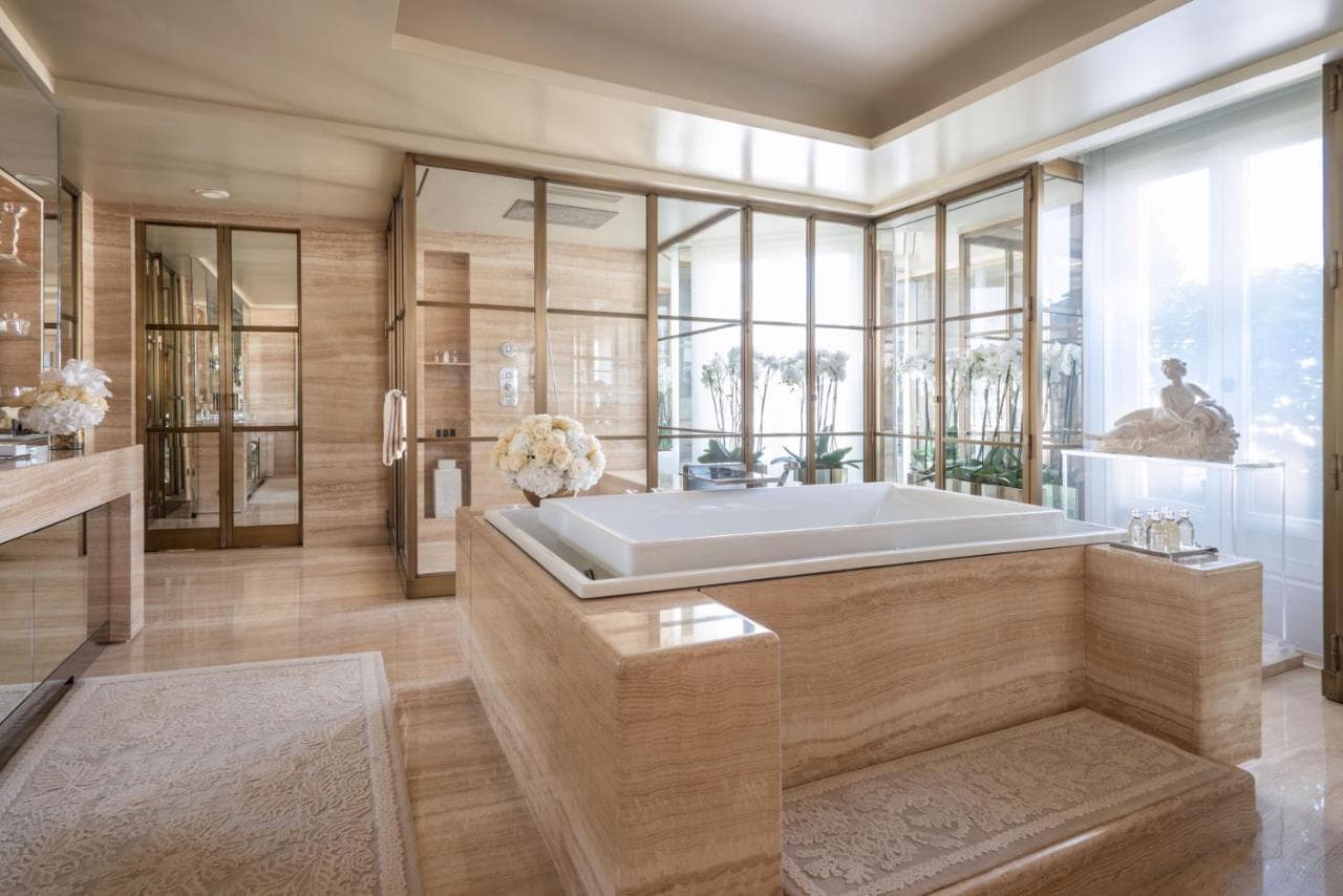 Four Seasons Hotel George V Paris view 4