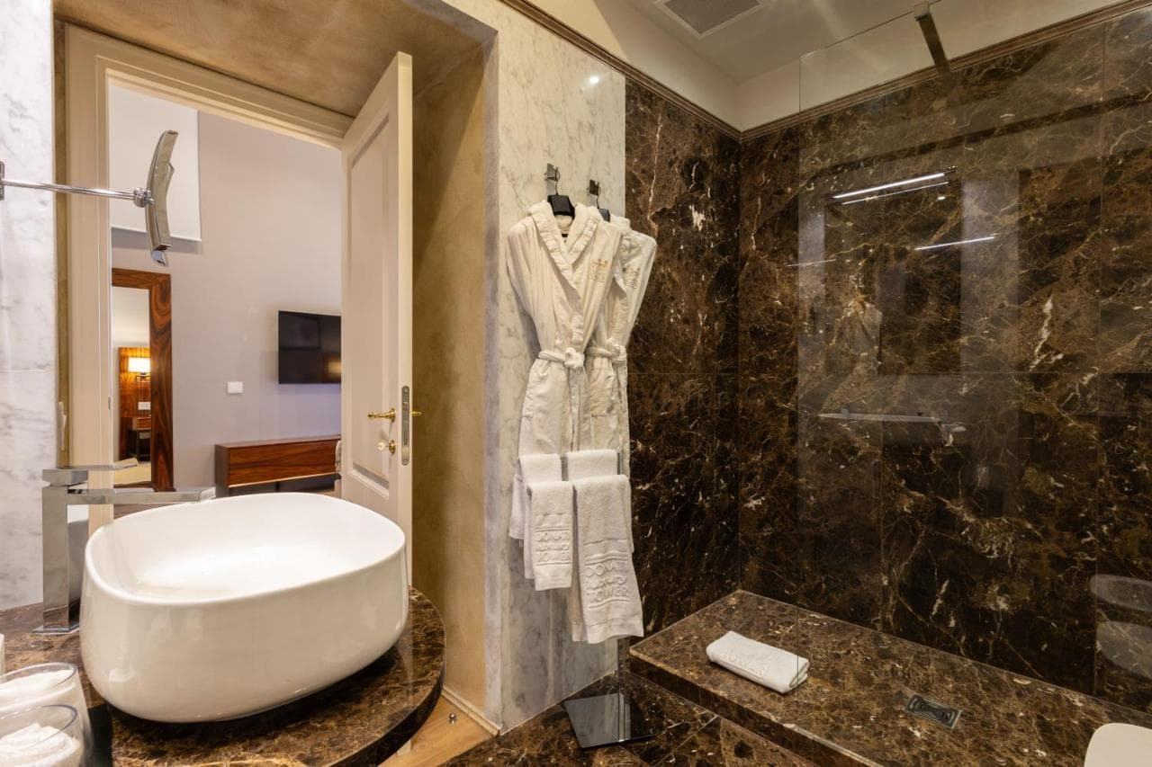 Donati Luxury Tower Suites view 8