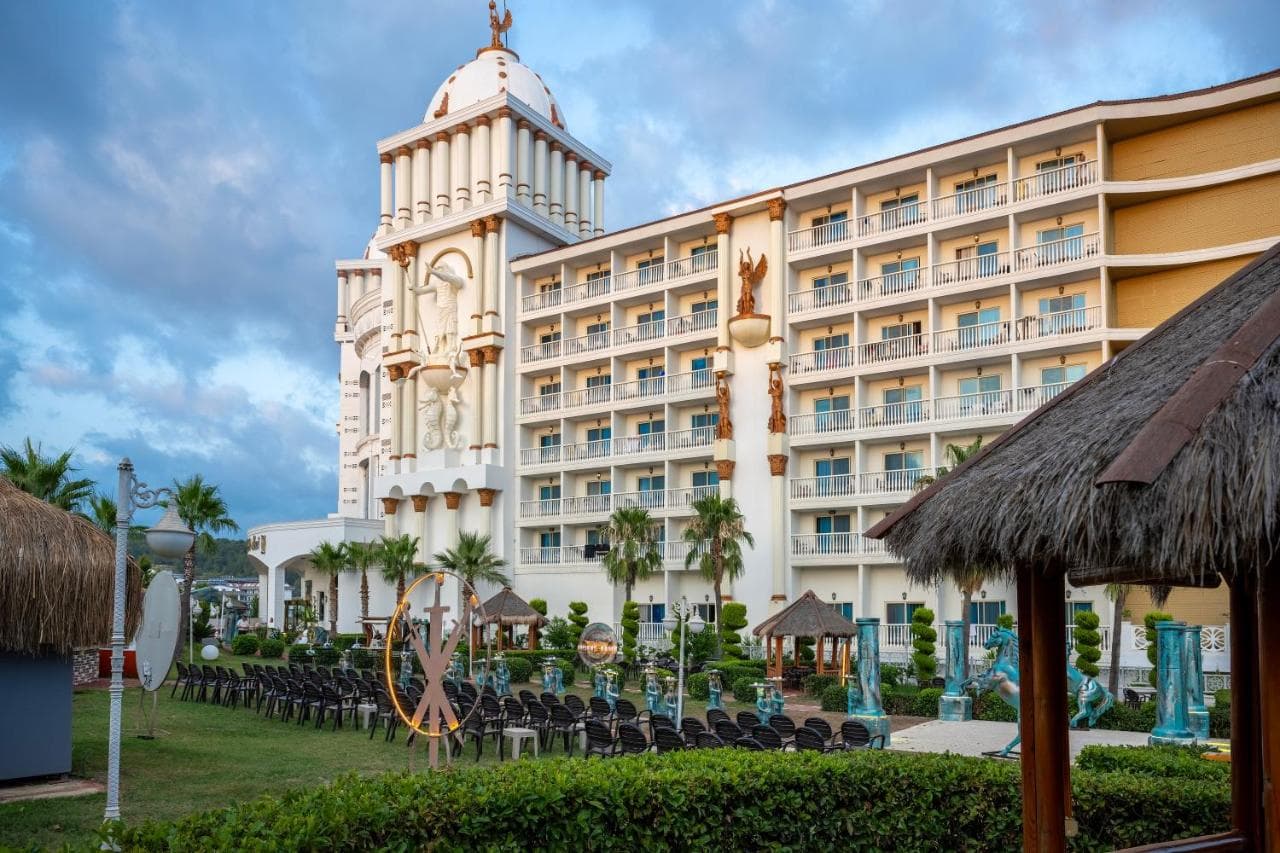 Oz Hotels Sui view 5